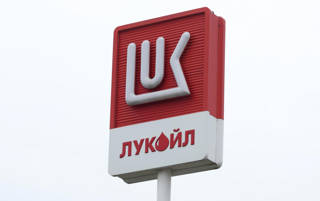 Lukoil cede gli asset internazionali, Gunvor Group presenta la prima offerta - Pipeline News - lukoil mercati Russia SANZIONI - In Evidenza Mercati News Russia 2 Lukoil cede gli asset internazionali, Gunvor Group presenta la prima offerta - Pipeline News - lukoil mercati Russia SANZIONI - In Evidenza Mercati News Russia 2